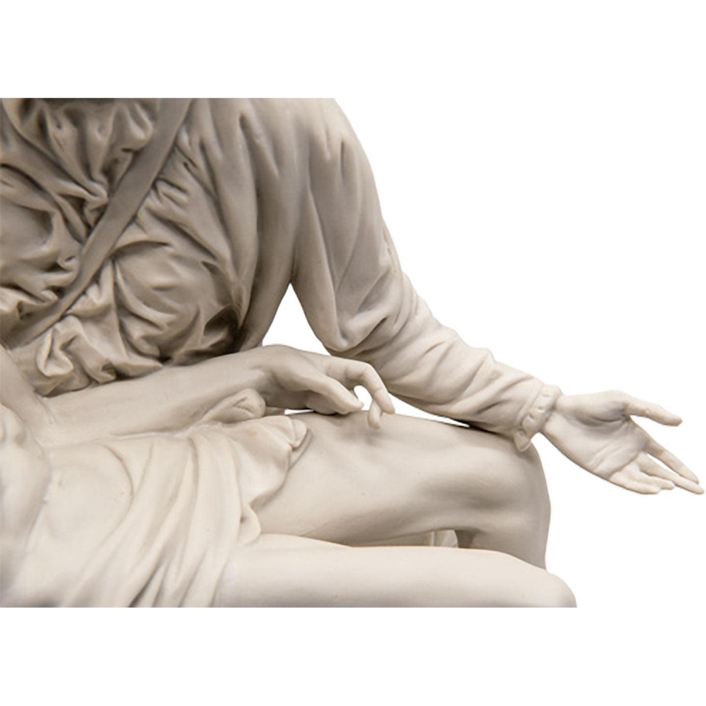 Piet¨¤ di Michelangelo in porcellana di Capodimonte bianca bisquit, H.44 cm.