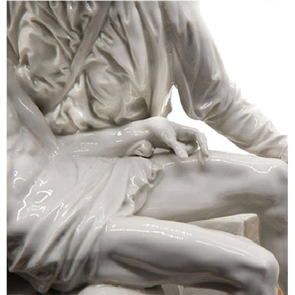 Piet¨¤ di Michelangelo in porcellana di Capodimonte lucida